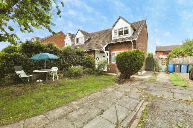 2 bed property, in Oakhill Close, £165,000