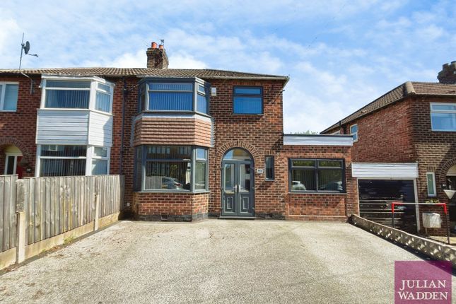 3 bed property, in Harcourt Street, £300,000