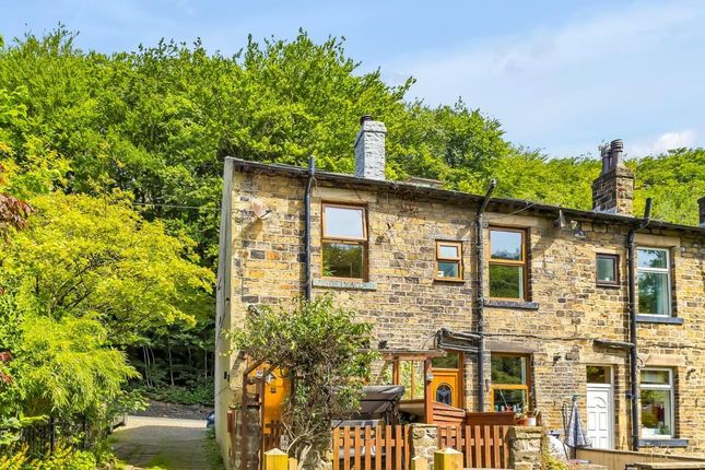 2 bed property, in Bacup Road, £135,000