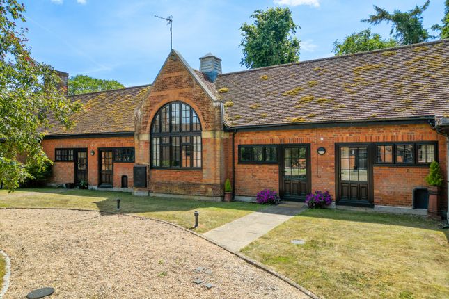 2 bed property, in The Courtyard, £435,000