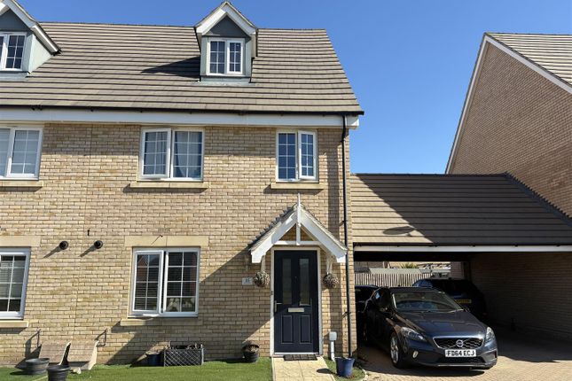 4 bed property, in Britannia Way, £300,000