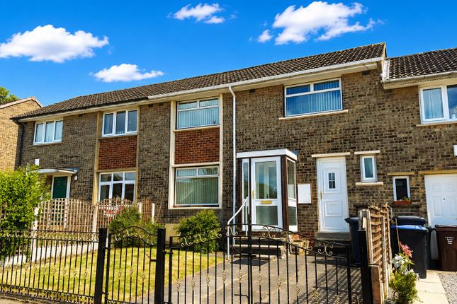 2 bed property, in Raistrick Way, £100,000
