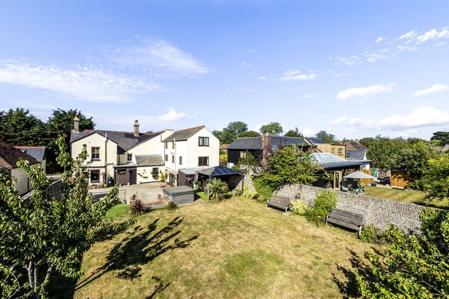 6 bed property, in Main Road, £1,200,000