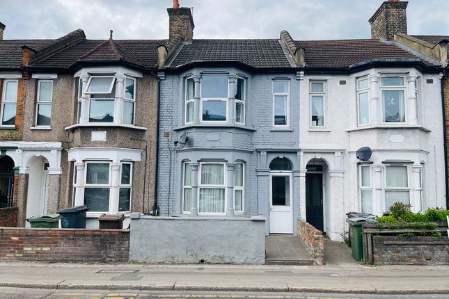 1 bed property, in Blackhorse Lane, £360,000