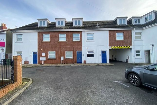 1 bed property, in Manor Park Avenue, £95,000