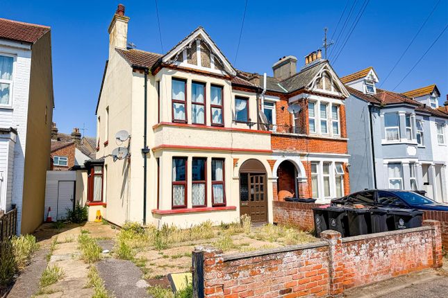 4 bed property, in Hayes Road, £265,000