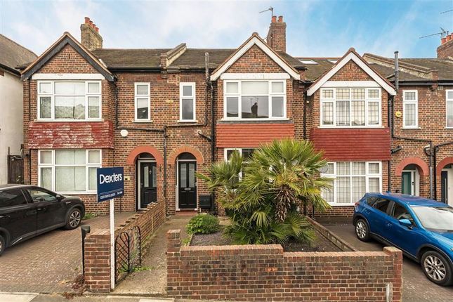 3 bed property, in Mayhill Road, £725,000