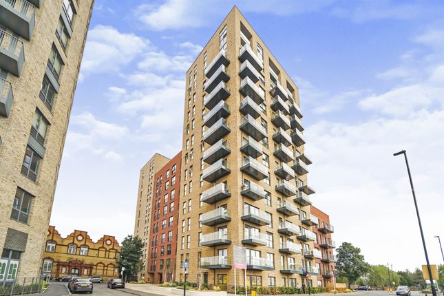 3 bed property, in Merrick Road, £500,000