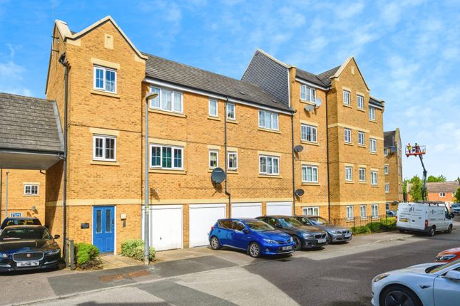 2 bed property, in Russett Way, £190,000