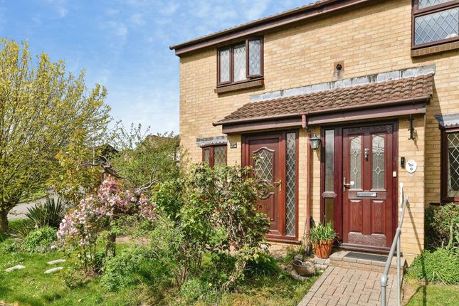 2 bed property, in Downlands, £300,000