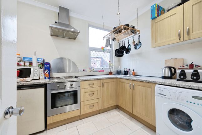 2 bed property, in Carlton Street, £55,000