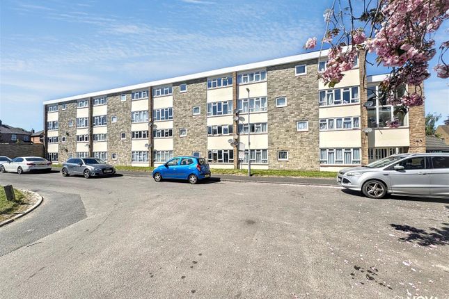 2 bed property, in Sandland Close, £165,000