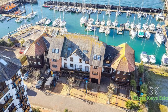 3 bed property, in Custom House Lane, £650,000
