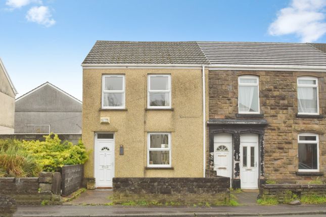 3 bed property, in Vicarage Road, £130,000