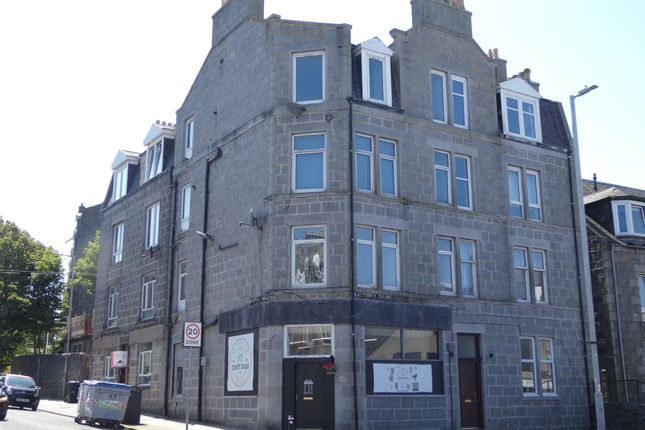 2 bed property, in Victoria Road, £60,000