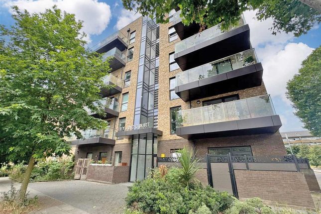 1 bed property, in Shield Street, £280,000