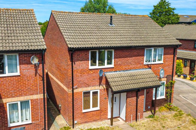 2 bed property, in Witham Close, £200,000