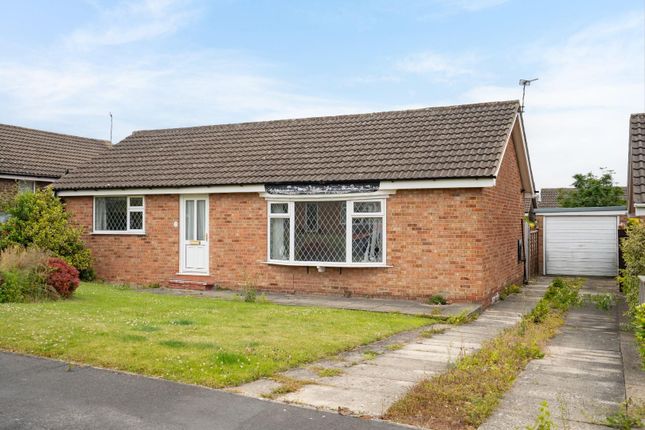 2 bed property, in Waggoners Drive, £310,000