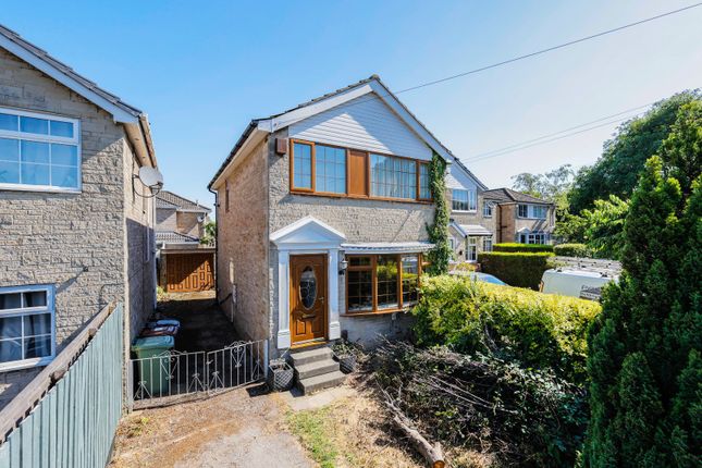 3 bed property, in Clover Court, £280,000