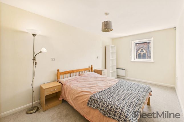 2 bed property, in Westgate, £160,000