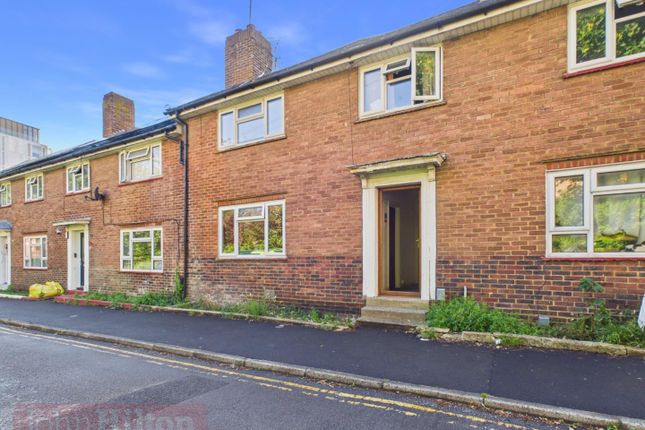 5 bed property, in Ivory Place, £450,000
