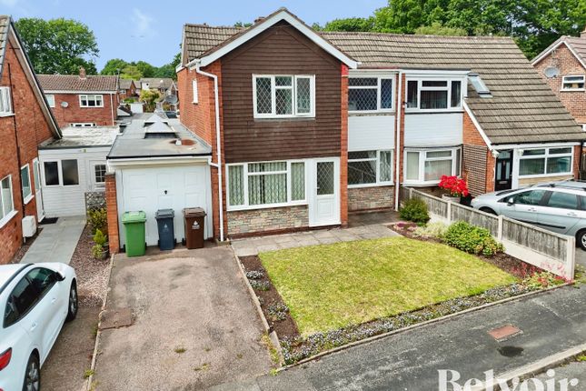 4 bed property, in Spinney Close, £325,000