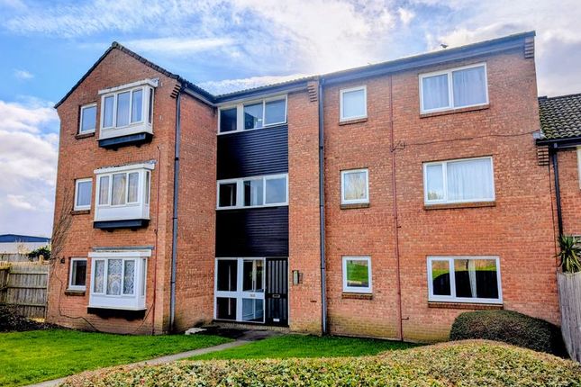 1 bed property, in St. Peters Close, £75,000