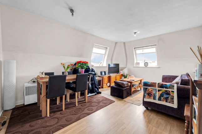 1 bed property, in 2 Teddington Park Road, £290,000