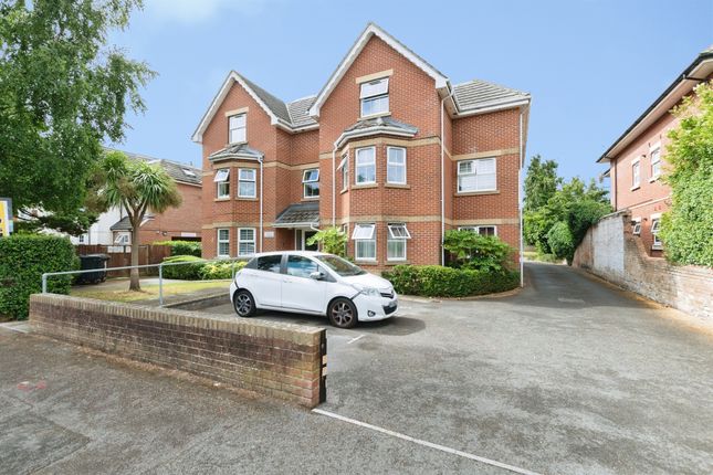 2 bed property, in Lowther Road, £140,000