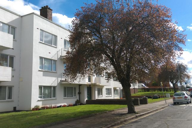 2 bed property, in Castle Street, £130,000