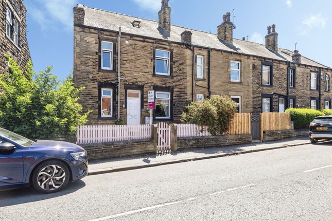 3 bed property, in Fountain Street, £175,000