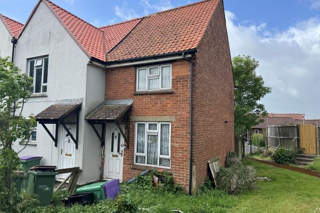 2 bed property, in 88 Hill Road, £115,000