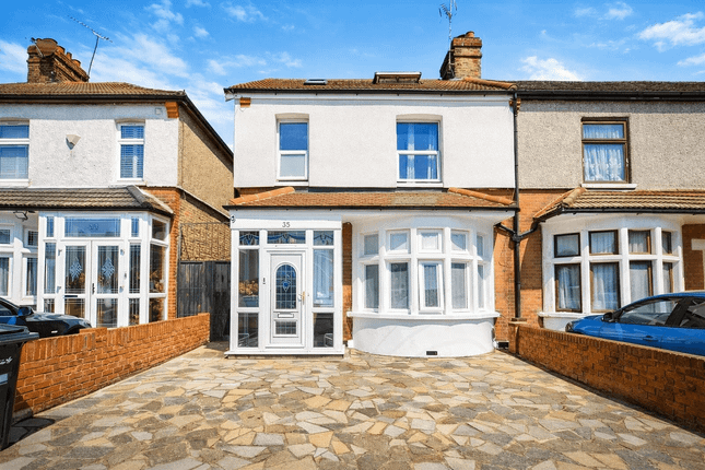 1 bed property, in Ilford IG1, £725,000