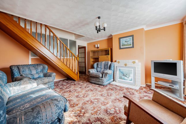 3 bed property, in Longmoor Lane, £425,000