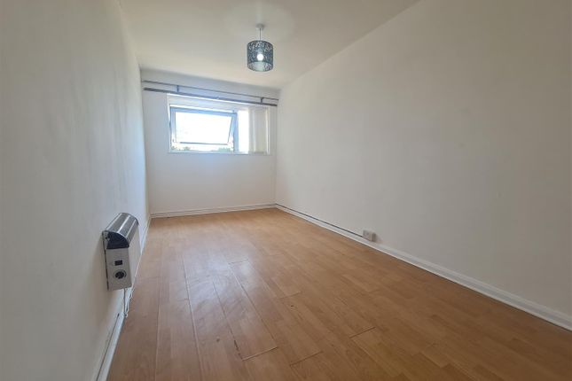 3 bed property, in Pershore Road, £160,000