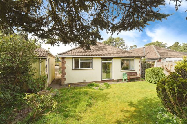 2 bed property, in St. Ives End Lane, £400,000