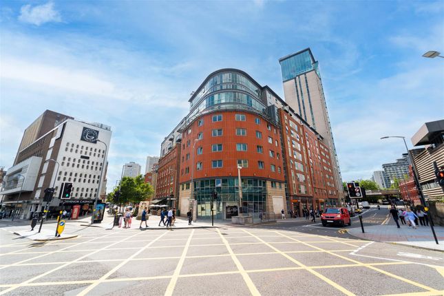 2 bed property, in Navigation Street, £240,000