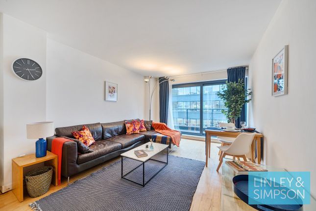 2 bed property, in The Atrium, £125,000