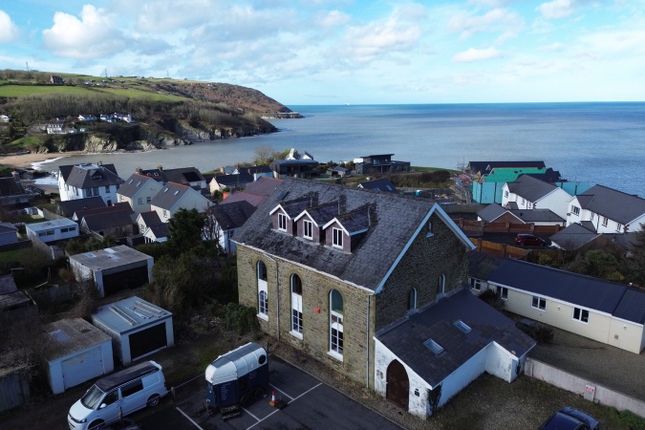 5 bed property, in Heol Y Graig, £350,000