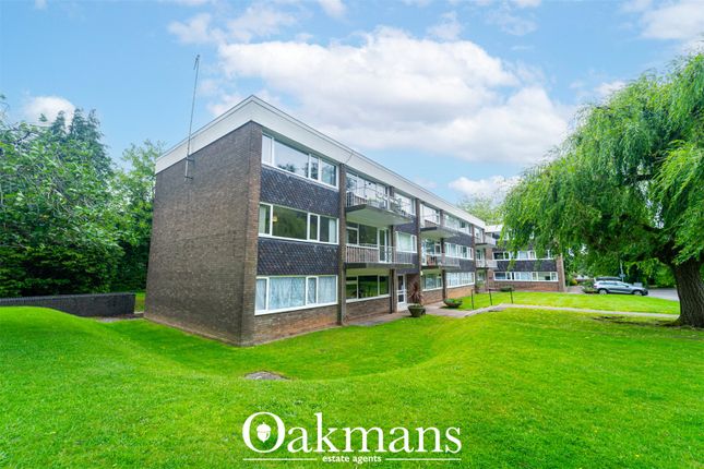 2 bed property, in Richmond Hill Road, £275,000