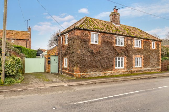 3 bed property, in Anmer Road, £350,000