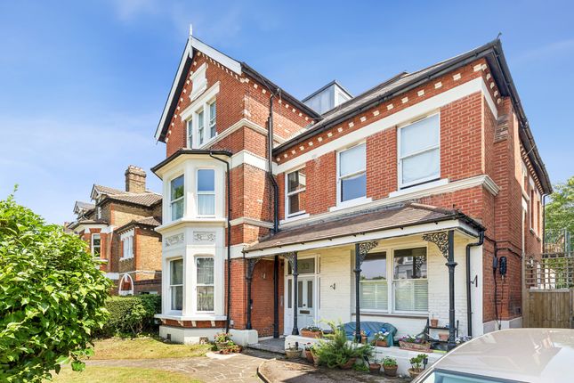 1 bed property, in Earlsfield Road, £410,000