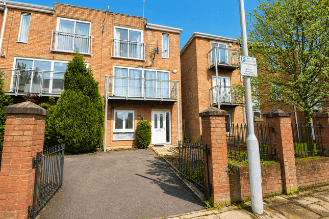 4 bed property, in Chevassut Street, £329,000