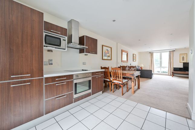 2 bed property, in Albert Embankment, £875,000