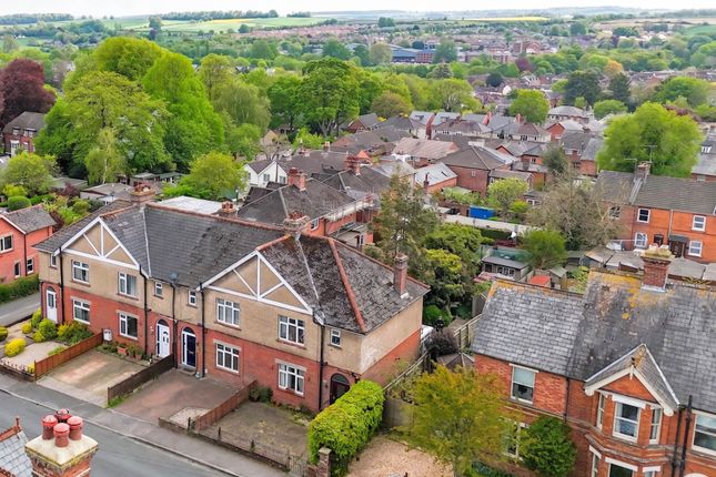 3 bed property, in Queens Road, £300,000