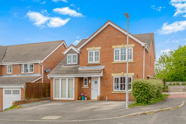 4 bed property, in Greave Way, £315,000