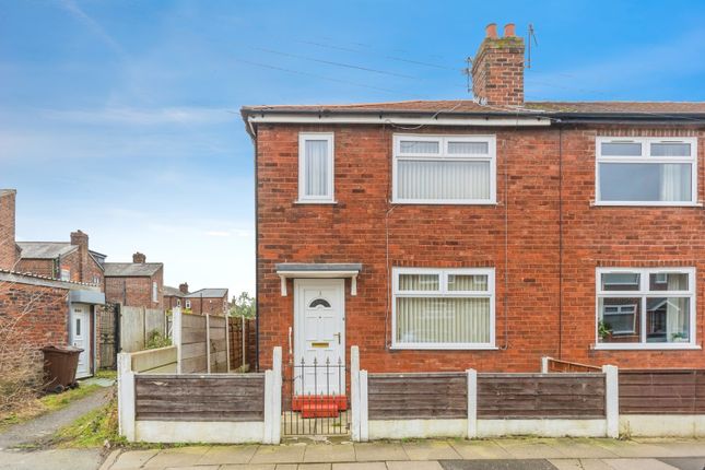 2 bed property, in Arundel Street, £190,000