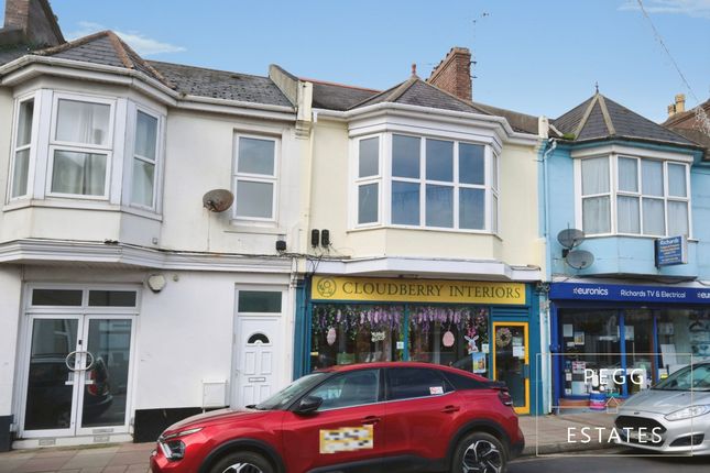 2 bed property, in Reddenhill Road, £120,000