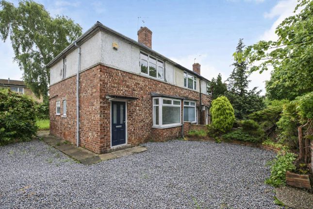 2 bed property, in Melrosegate, £250,000