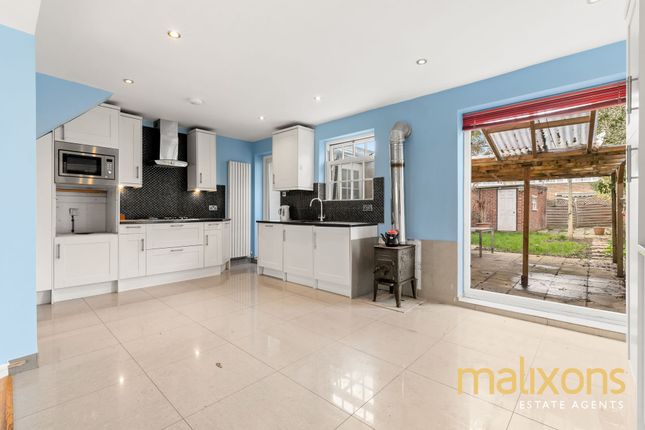 4 bed property, in Brenley Close, £525,000